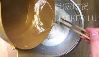 Homemade scalded dough sugar pancakes are easy to make, one look and you'll know how, with a sweet but not greasy taste.