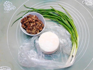 Scallion Fragrant Preserved Meat and Mushroom Steamed Dumplings Debut