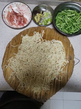 Home-style Braised Noodles with Green Beans