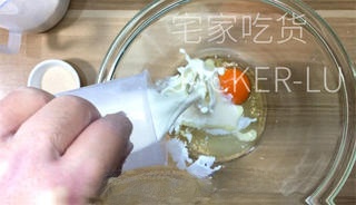 Butter and condensed milk bread, easy-to-make hand-kneaded version recipe, soft and sweet, with a tender and delicate texture.