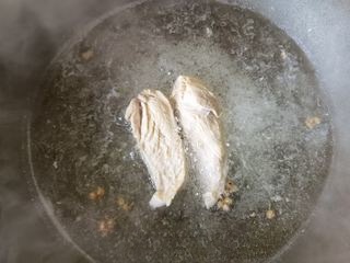 Exclusive Broccoli and Wood Ear Mushroom Chicken Breast Salad