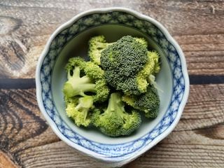 Exclusive Broccoli and Wood Ear Mushroom Beef Salad