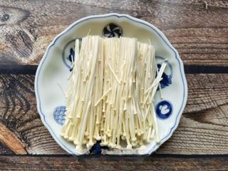 Coriander and Wood Ear Mushroom Mixed with Enoki Mushrooms - Exclusive