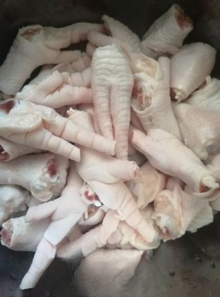 Spicy chicken feet