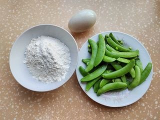Double yolk egg and sweet pea cake exclusive