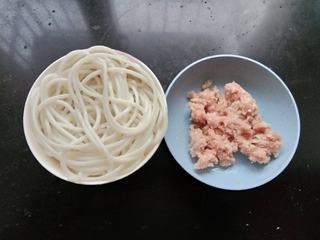 Exclusive Minced Meat Sauce Mixed with Rice Noodles