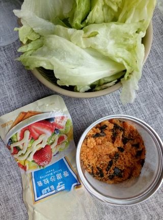Exclusive Lettuce and Meat Floss Salad