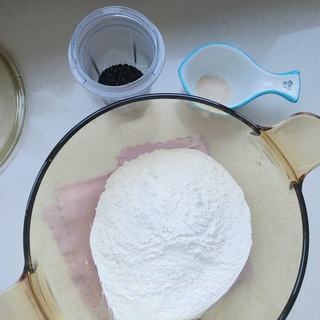 Exclusive Black Sesame Cake