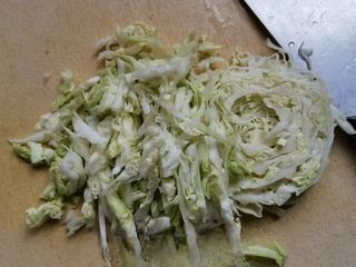 Cabbage and Black Fungus Mixed with Chicken Thigh Meat Exclusive