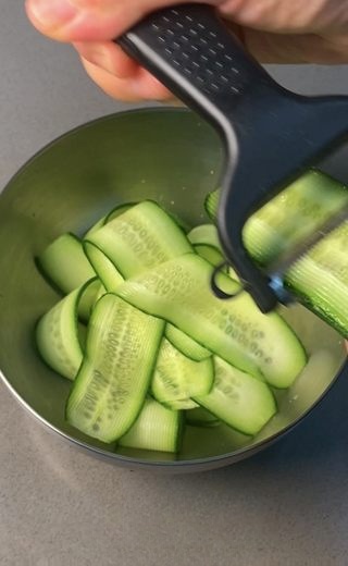 Hot and sour cucumber
