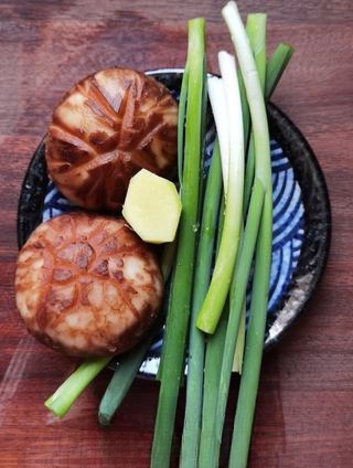 Glutinous Rice and Shiitake Mushroom Meatballs