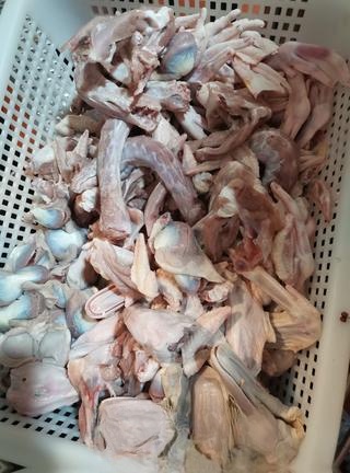 Freshly braised and freshly scooped, Quzhou duck heads, braised duck, braised chicken feet, first launch