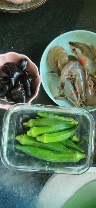 Shrimp Mixed with Wood Ear and Okra Exclusive