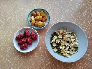 Exclusive Red Date, Lotus Seed, and Green Bean Soup