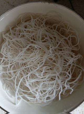 Exclusive Beef and Green Pepper Rice Noodles