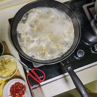 Thai-style Spicy and Sour Boneless Chicken Feet