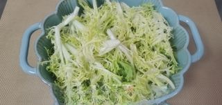 Bitter chrysanthemum salad