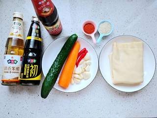 Exclusive sauce mixed with thousand-layer tofu