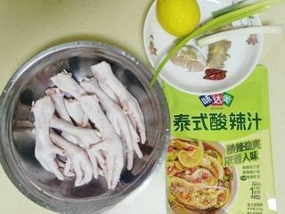 Thai-style Spicy and Sour Chicken Feet