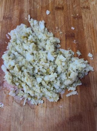 Pan-fried Bun with Pickled Cabbage and Minced Pork