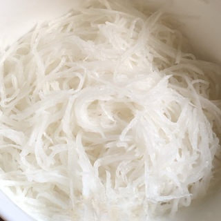 Shredded Radish Small Meatballs