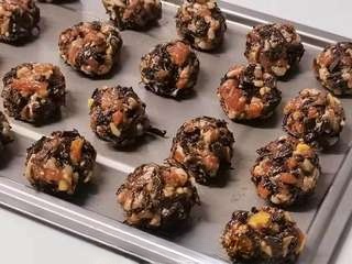 Preserved Mustard Greens and Minced Pork Puff