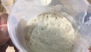Orange-flavored soft bread, full of milky fragrance, soft and stringy, with a sweet and refreshing orange flavor, warm for the heart and the stomach.