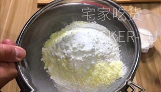 Osmanthus honey traditional cake, when baking, the whole house is filled with the fragrance of osmanthus and the aroma of milk, super tempting.