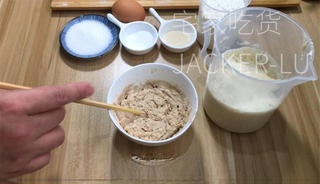 Whole wheat toast, full of wheat aroma, soft and elastic, tearing it piece by piece to eat feels amazing.