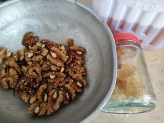 Exclusive Amber Walnut