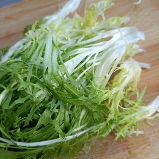 Bitter Chrysanthemum Salad with Pan-Fried Hairtail - Exclusive