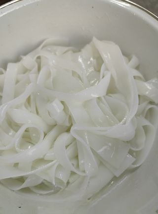 Exclusive Stir-Fried Rice Noodles with Green Pepper and Pork Intestines