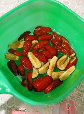 Red Date Cake
