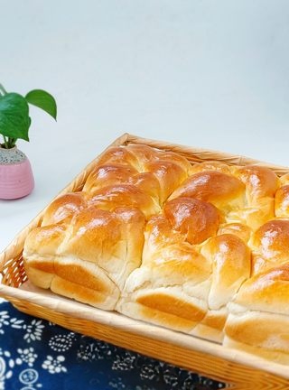 Exclusive Old-Fashioned Pull-Apart Bread