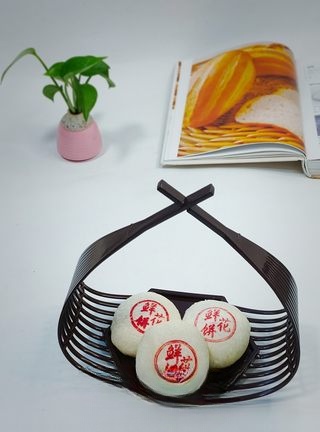 Exclusive Rose Red Bean Paste Cake