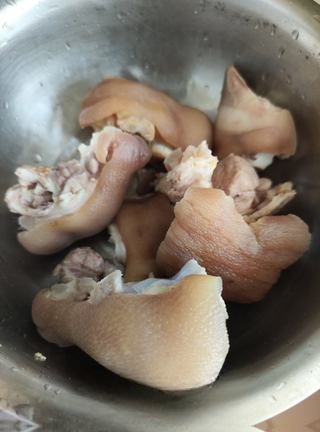 Exclusive Cold Lemon Pig Trotters