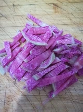 Homemade Sweet and Sour Shredded Radish