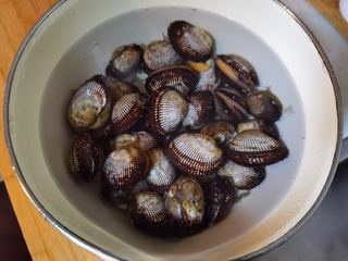 Scallions Mixed with Baby Clams First Release
