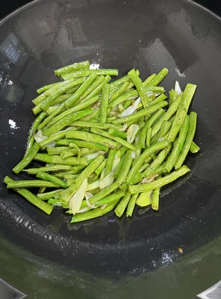 Tomato and Green Bean Stir-Fried Bread