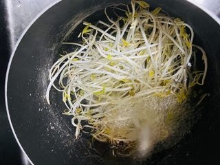 Stir-fried rice noodles