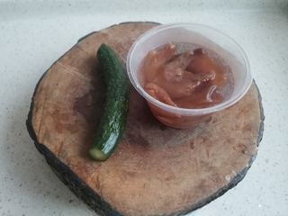 Cucumber mixed with Zhezhi head