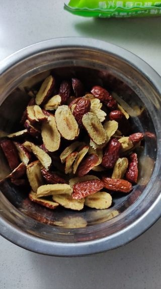 Red Date and Water Chestnut Cake