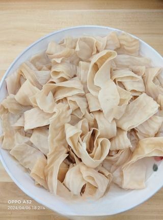 Stir-fried Napa Cabbage with Bean Curd Knots