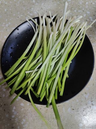 Fried Eggs with Garlic Stalk