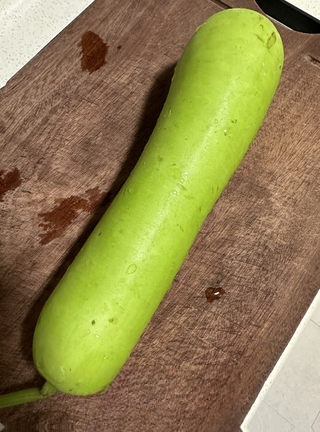 Stir-fried zucchini