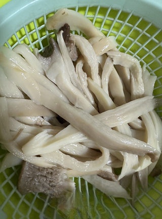 Stir-fried king oyster mushrooms