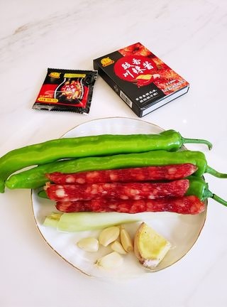Stir-fried Chinese Sausage with Green Peppers in Fermented Soybean Sauce