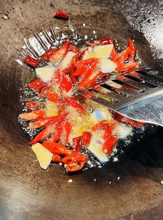 Stir-fried Tofu with Snow Red