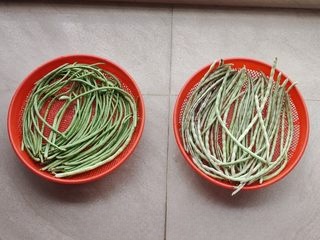 Homemade pickled long beans