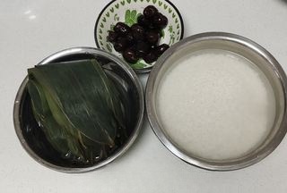 Glutinous Rice Zongzi with Honey Dates